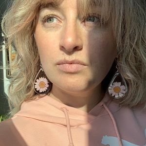 Pink flower earrings, Daisy earrings, resin earrings, handmade earrings